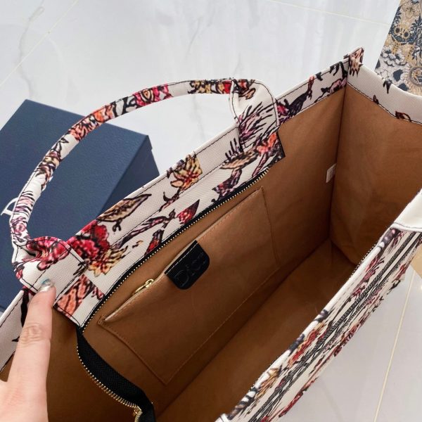 Chic & Refined: Light Luxury Leather Handbag - 图片 7