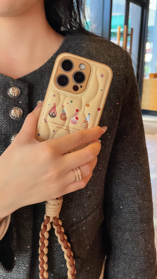 Feather-light Cozy: Chic Cookie-Inspired iPhone Case for Trendsetters - 图片 4