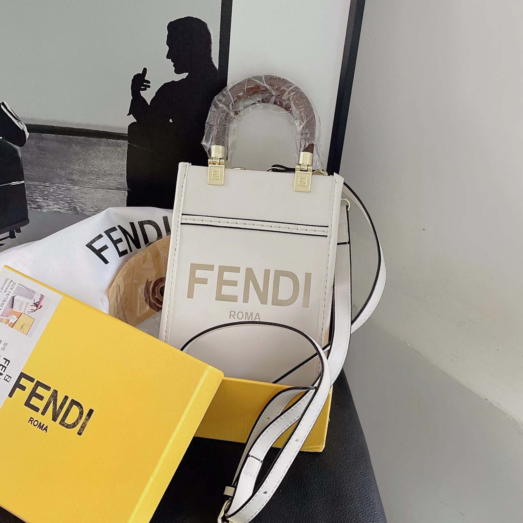 Classic Tote Bag With Crossbody Strap - 图片 4