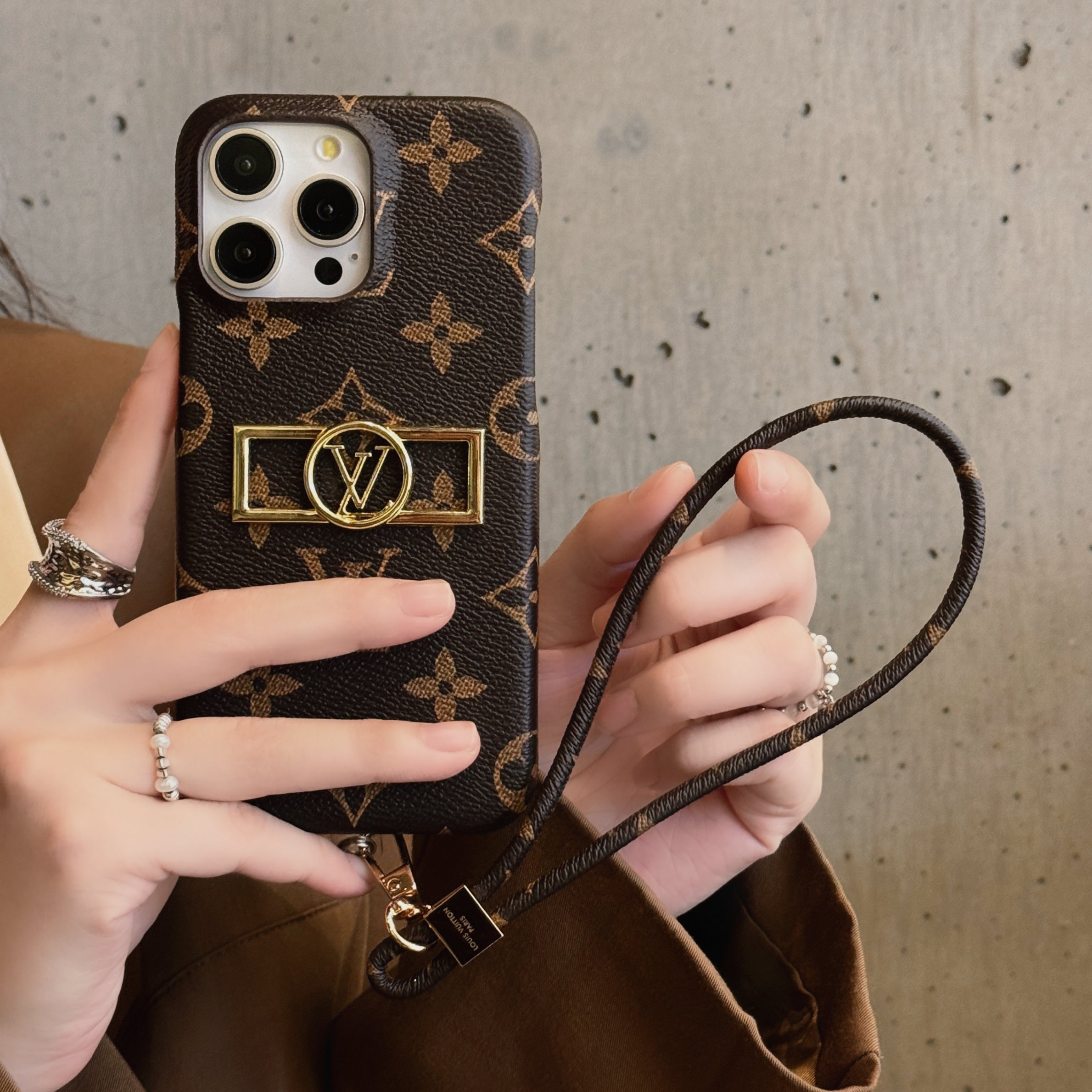 Lou Card Holder Chain iPhone Case - 图片 9