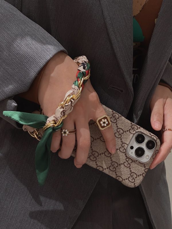 Lou Silk Wristband iPhone Case - 图片 6