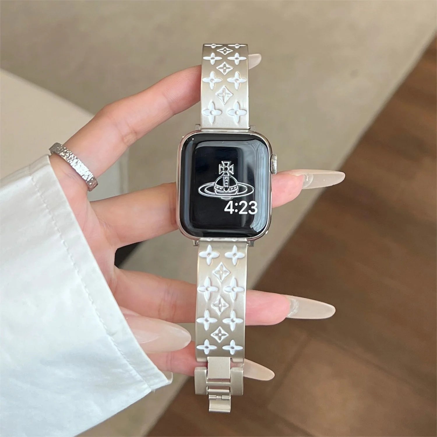 EMBOSSED METAL APPLE WATCH STRAP - 图片 14