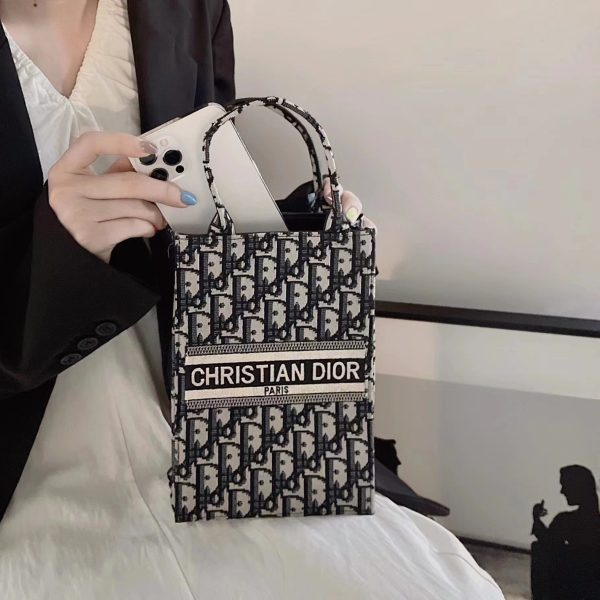 Classic Tote Bag With Crossbody Strap - 图片 7