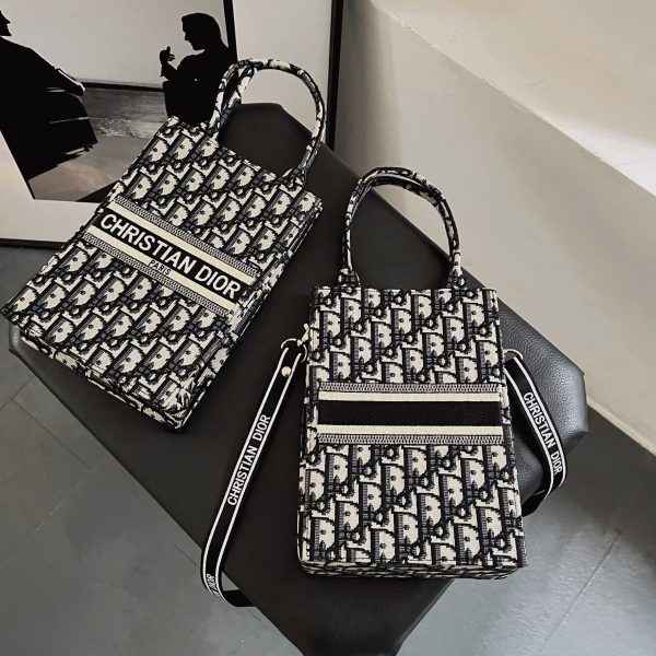 Classic Tote Bag With Crossbody Strap - 图片 8