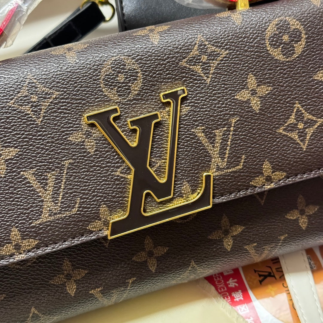 Sophisticated Leather Hand bag: Where Luxury Meets Style - 图片 4