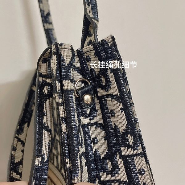 Classic Tote Bag With Crossbody Strap - 图片 9
