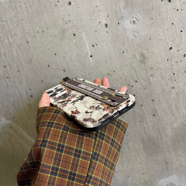 CD Maple Leaf Wristband iPhone Case - 图片 3