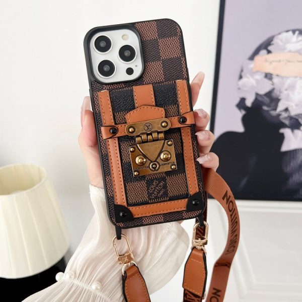 Lou Brown Crossbody Chain iPhone Case - 图片 2