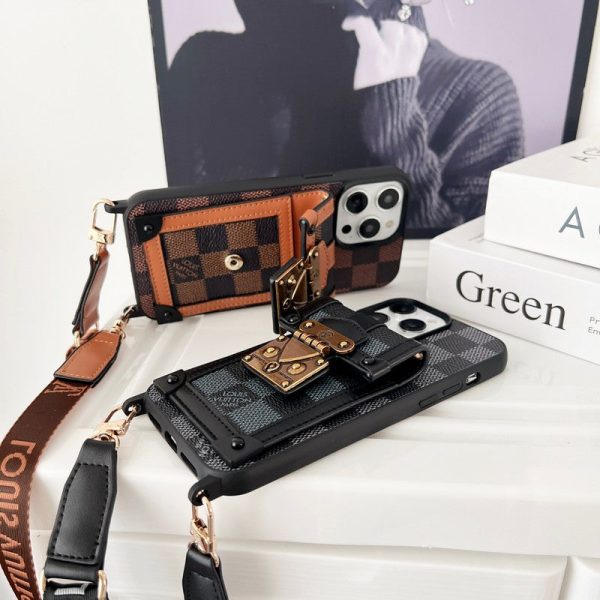 Lou Brown Crossbody Chain iPhone Case - 图片 8