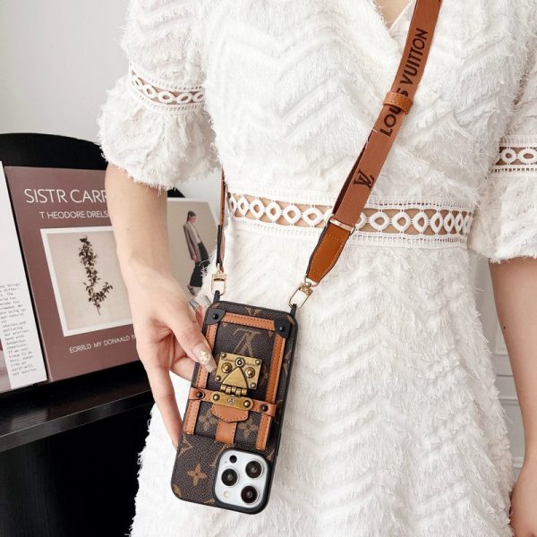 Lou Brown Crossbody Chain iPhone Case - 图片 5