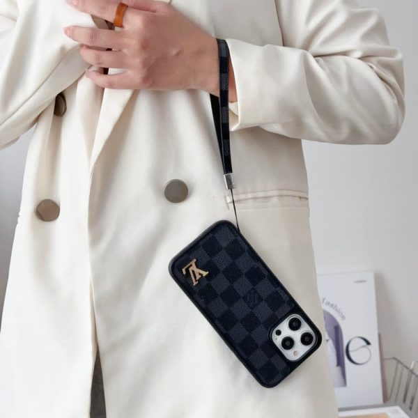 Lou Black & White Hand Chain iPhone Case - 图片 5
