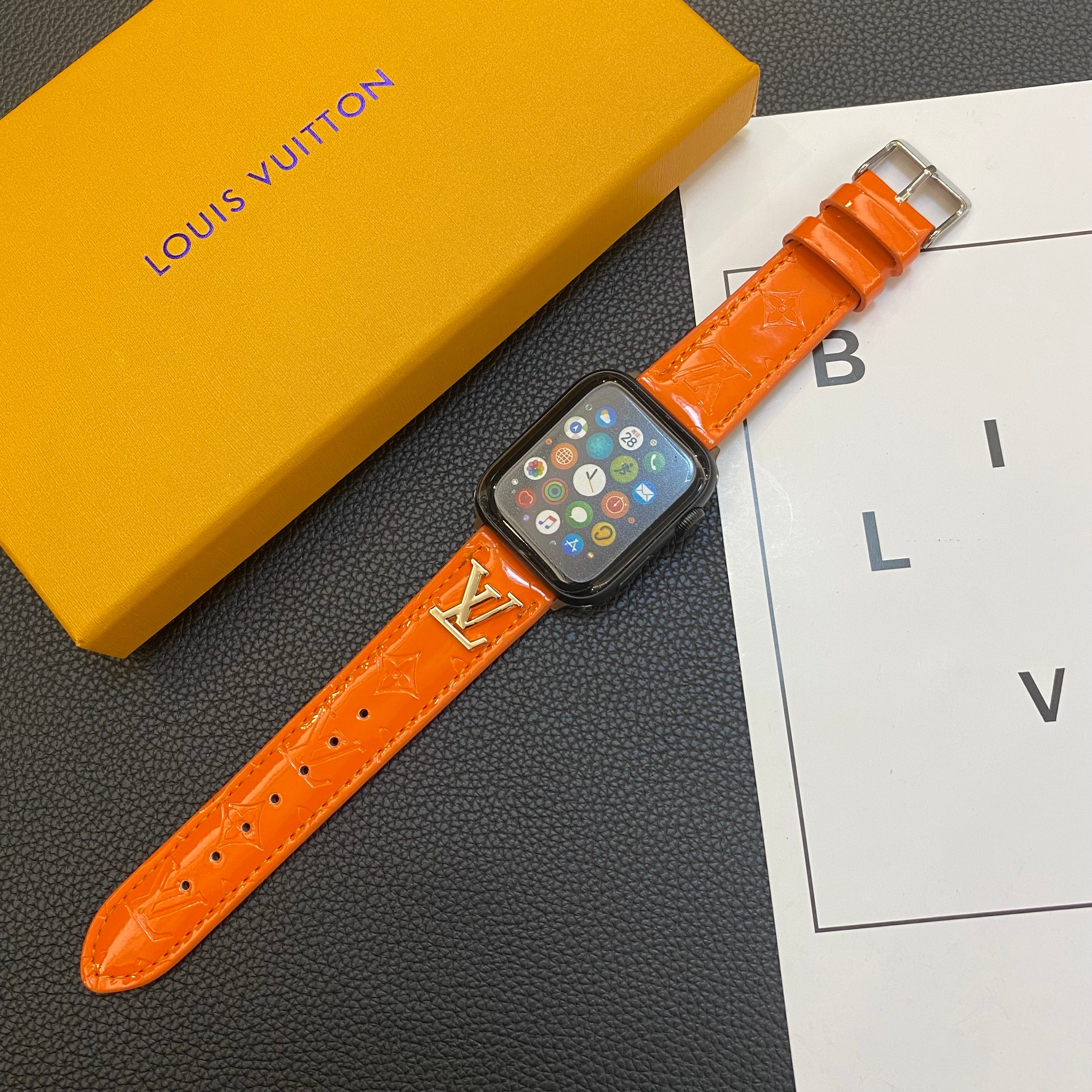 GLOSSY LEATHER APPLE WATCH STRAP LUXURY METAL LOGO - 图片 7