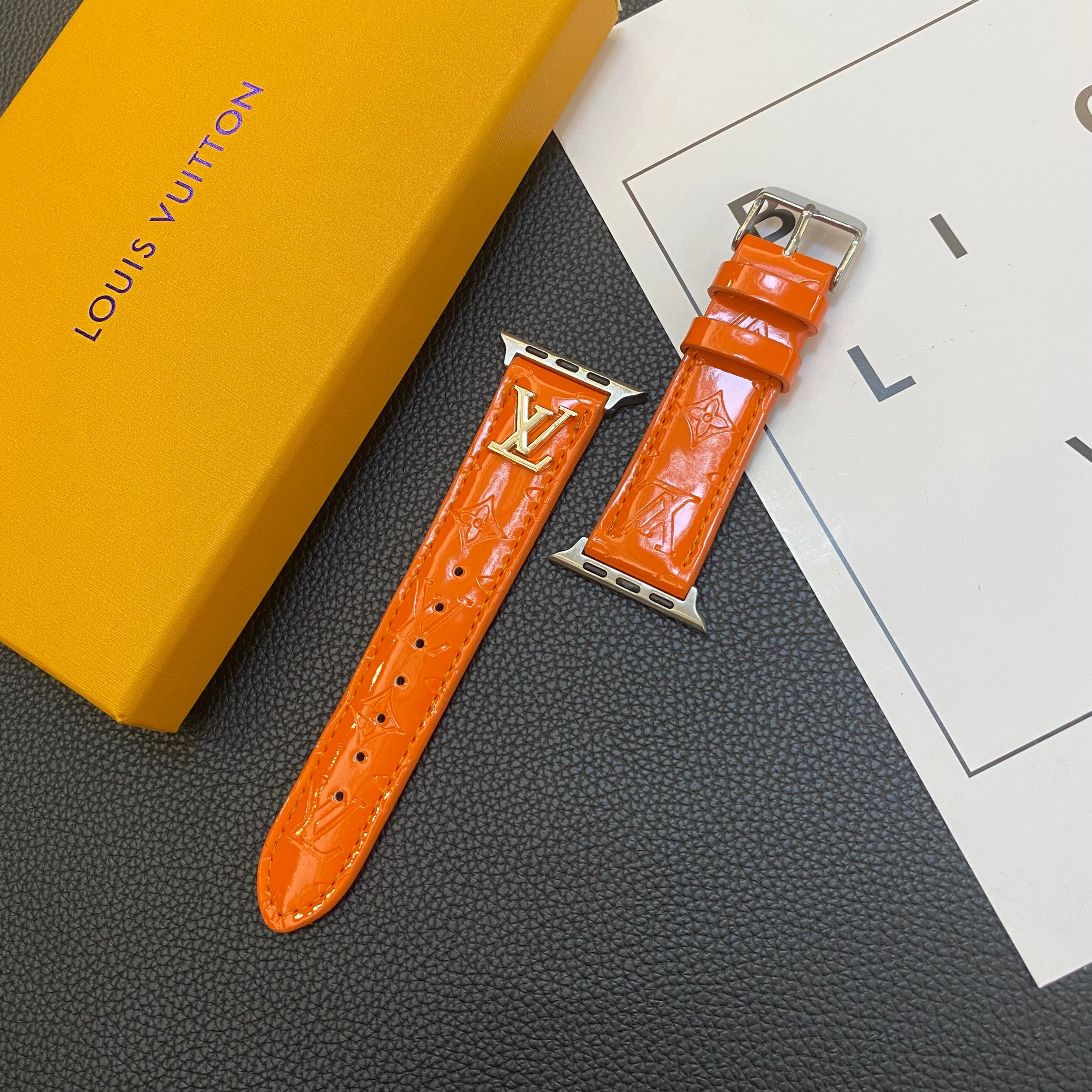 GLOSSY LEATHER APPLE WATCH STRAP LUXURY METAL LOGO - 图片 19