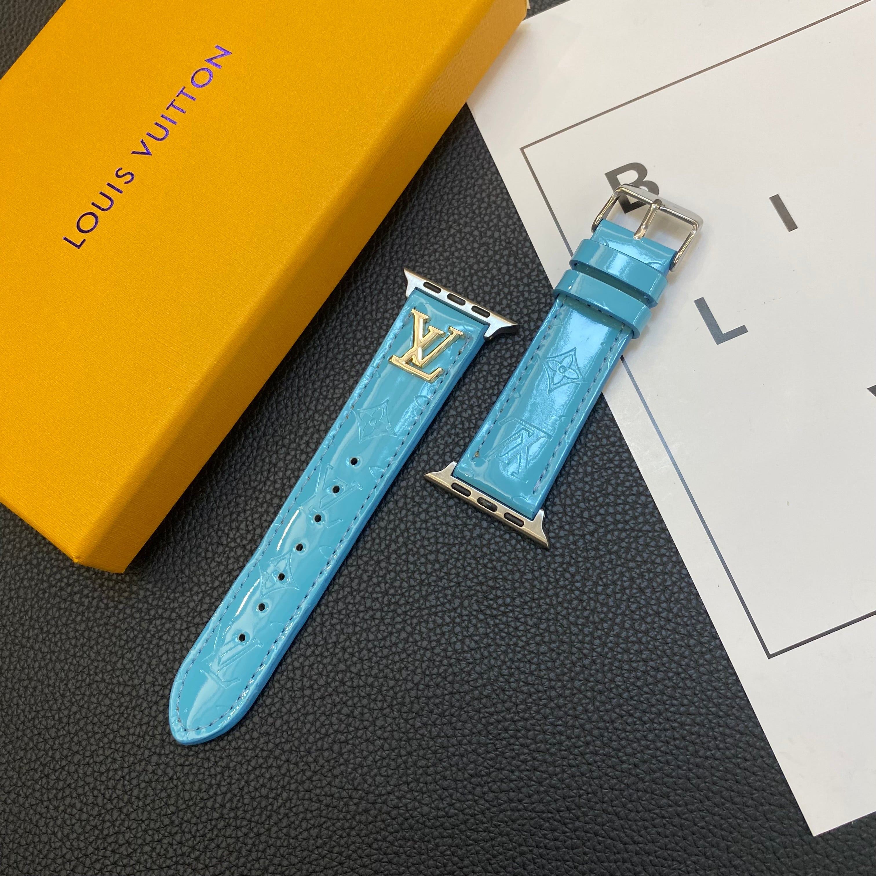 GLOSSY LEATHER APPLE WATCH STRAP LUXURY METAL LOGO - 图片 3