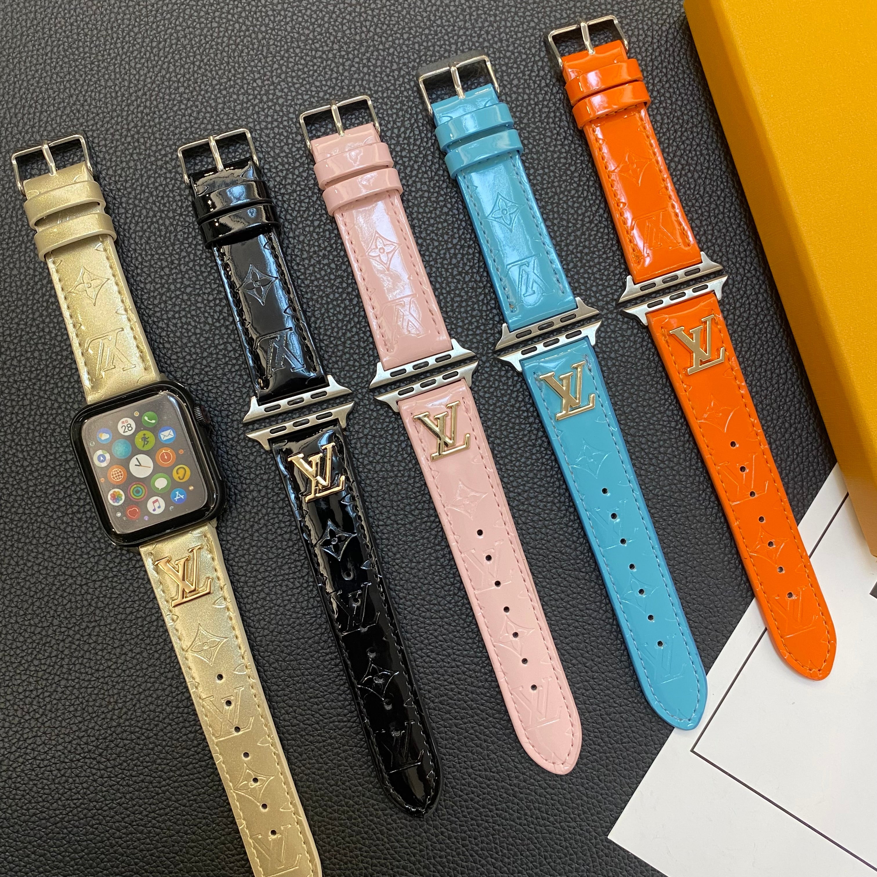 GLOSSY LEATHER APPLE WATCH STRAP LUXURY METAL LOGO - 图片 13