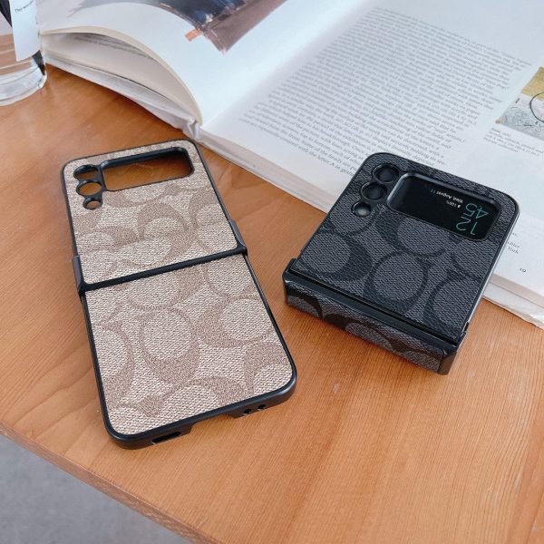 Coach Z Flip/Z Fold Samsung Phone Case with Finger Strap - 图片 6