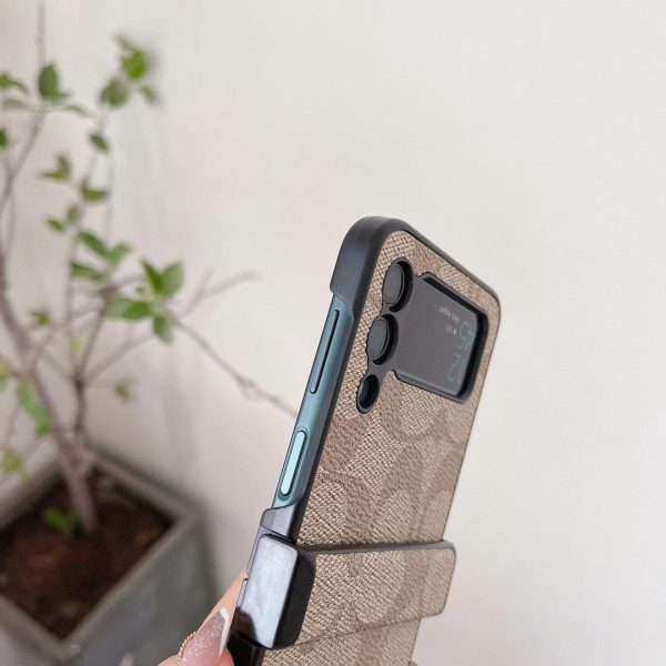 Coach Z Flip/Z Fold Samsung Phone Case with Finger Strap - 图片 12