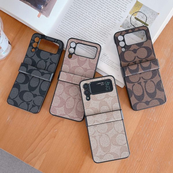 Coach Z Flip/Z Fold Samsung Phone Case with Finger Strap - 图片 2