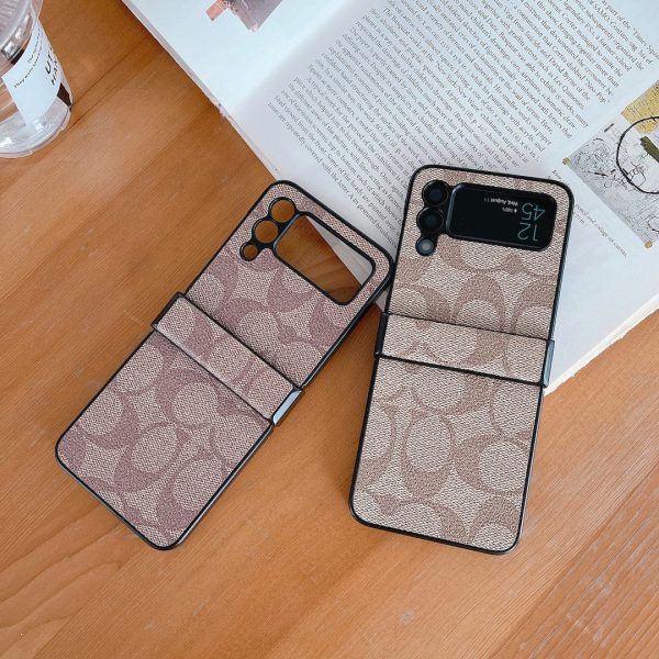 Coach Z Flip/Z Fold Samsung Phone Case with Finger Strap - 图片 3