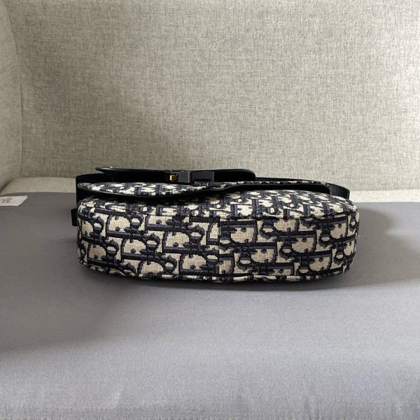 CD SADDLE MESSENGER BAG - 图片 4