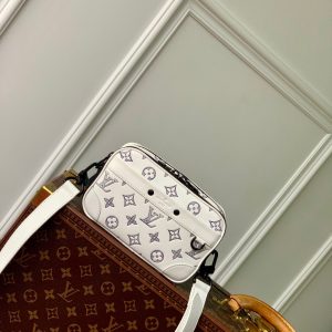 LOU ALPHA WEARABLE WALLET