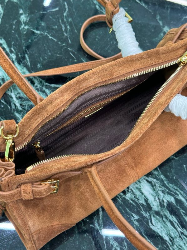 PD MEDIUM LEATHER HANDBAG - 图片 10
