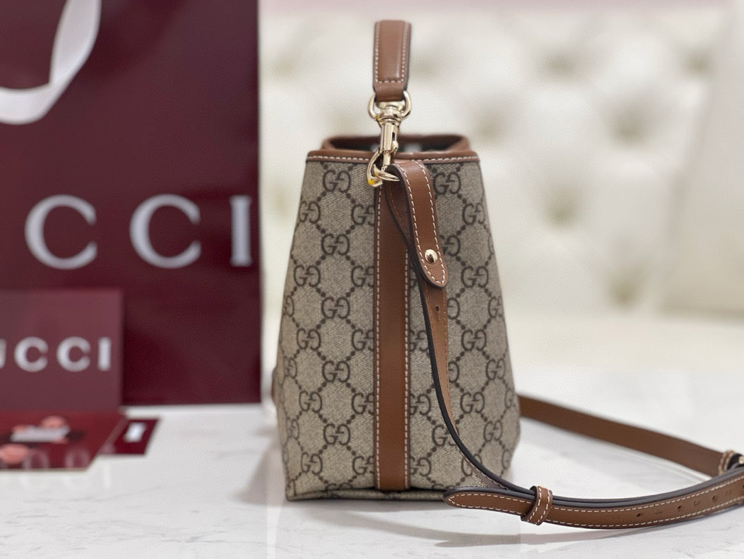 GG EMBLEM MINI BUCKET BAG - 图片 4