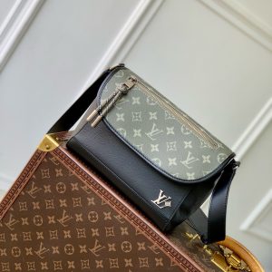 LOU PULSE MESSENGER BAG