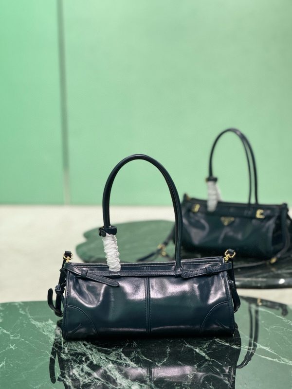 PD MEDIUM LEATHER HANDBAG - 图片 4