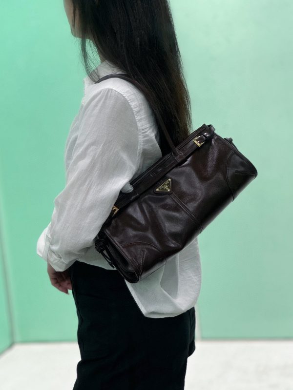 PD MEDIUM LEATHER HANDBAG - 图片 12