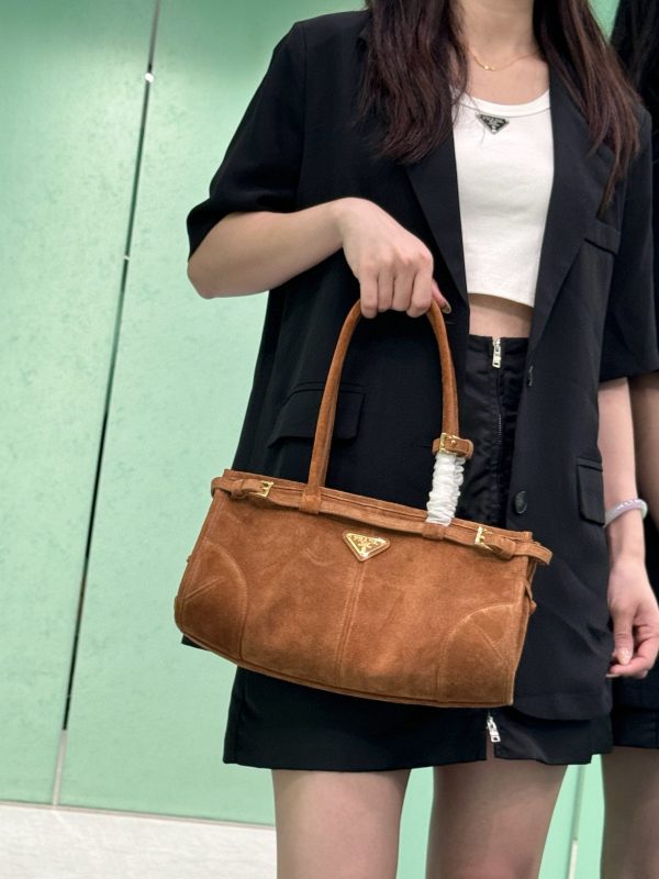 PD MEDIUM LEATHER HANDBAG - 图片 12