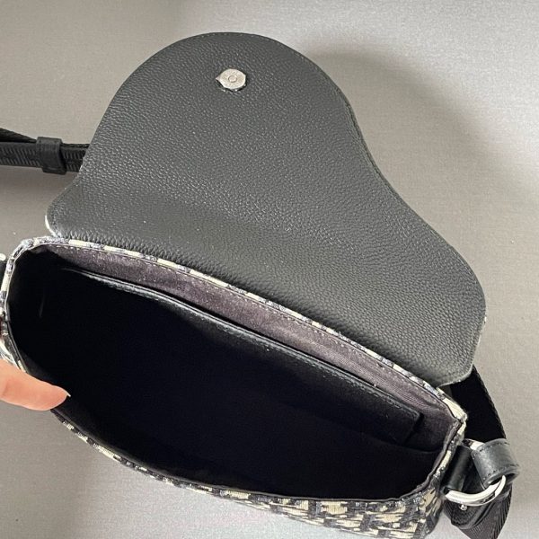 CD SADDLE MESSENGER BAG - 图片 9