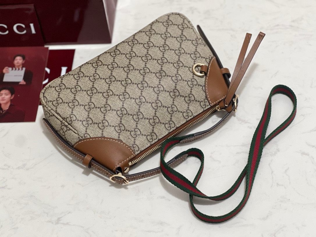 GG EMBLEM SMALL SHOULDER BAG - 图片 8