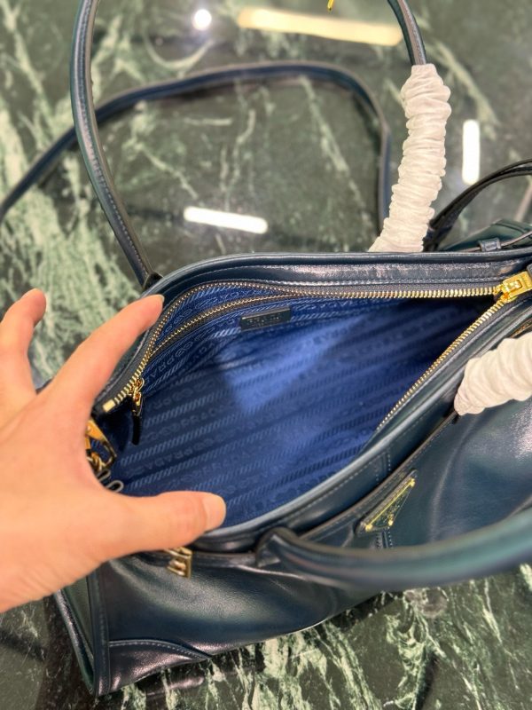 PD MEDIUM LEATHER HANDBAG - 图片 11