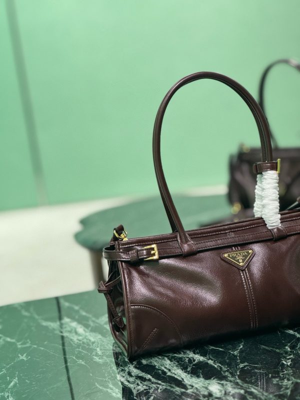 PD MEDIUM LEATHER HANDBAG - 图片 3
