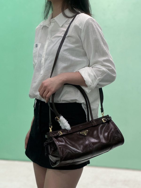 PD MEDIUM LEATHER HANDBAG - 图片 9