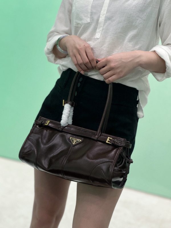 PD MEDIUM LEATHER HANDBAG - 图片 14