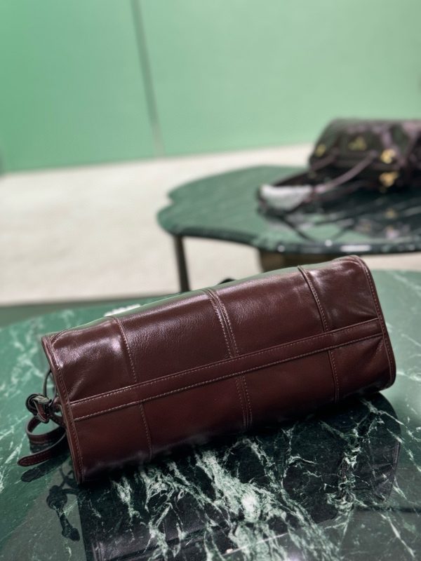 PD MEDIUM LEATHER HANDBAG - 图片 5