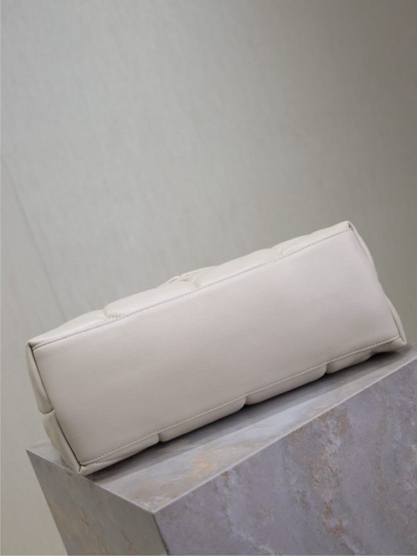 SL LOULOU MEDIUM PUFFER BAG - 图片 5