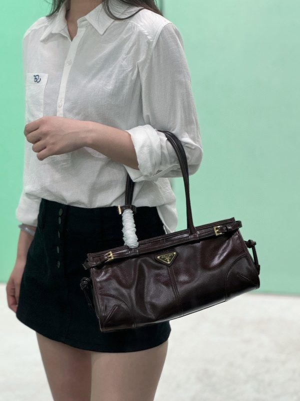 PD MEDIUM LEATHER HANDBAG - 图片 13