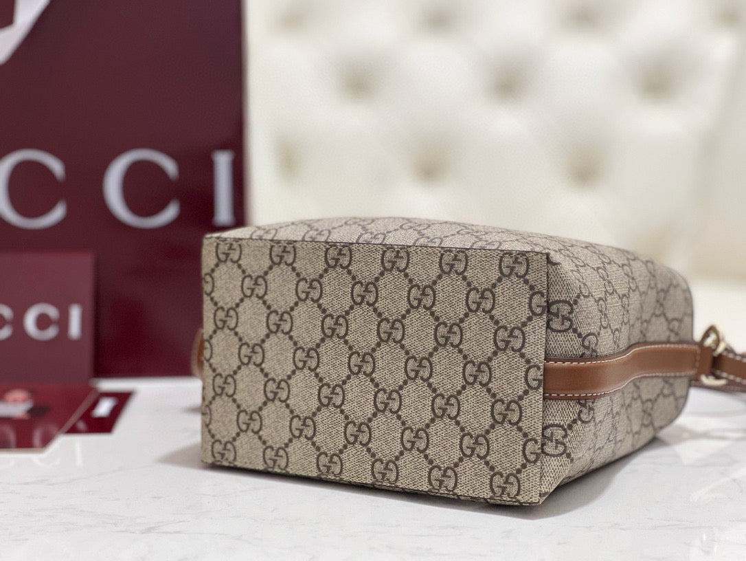 GG EMBLEM MINI BUCKET BAG - 图片 5