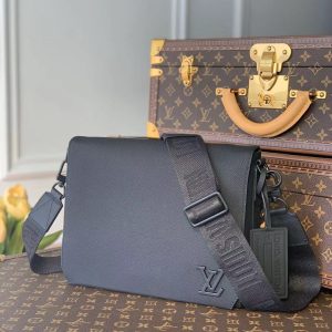 LOU AEROGRAM MESSENGER BAG