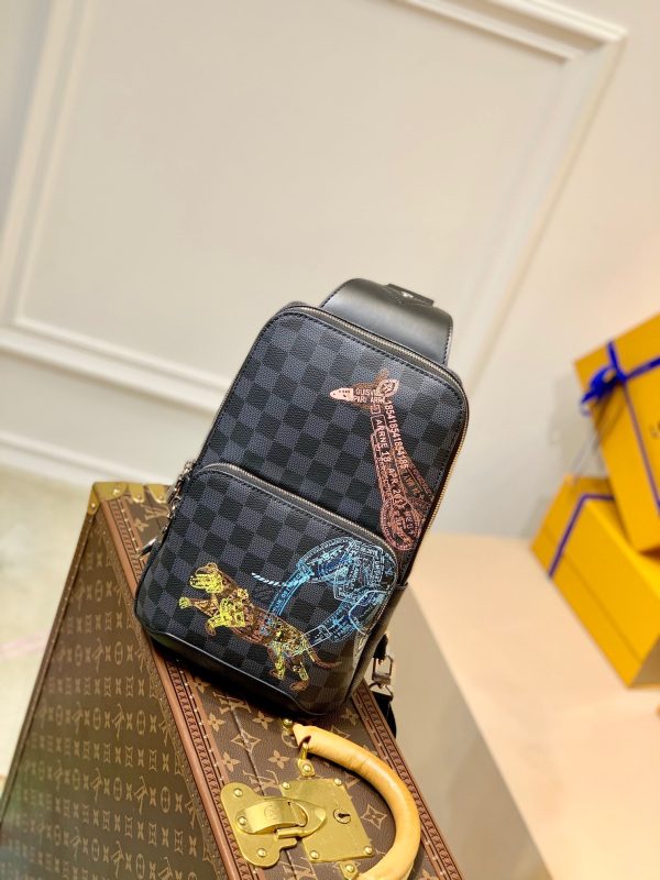 LOU AVENUE SLING BAG