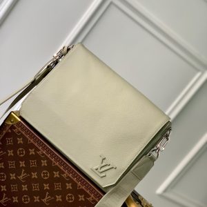 LOU TAKEOFF MESSENGER BAG