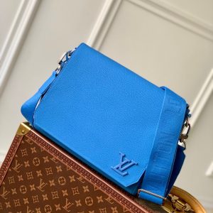 LOU TAKEOFF MESSENGER BAG