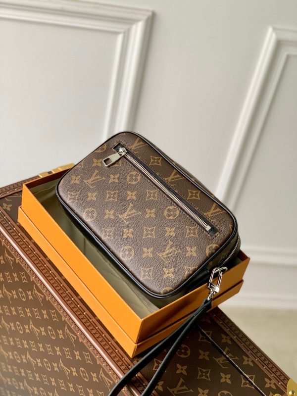 LOU POCHETTE KASAI