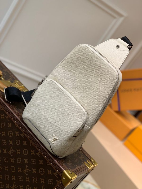 LOU AVENUE SLING BAG