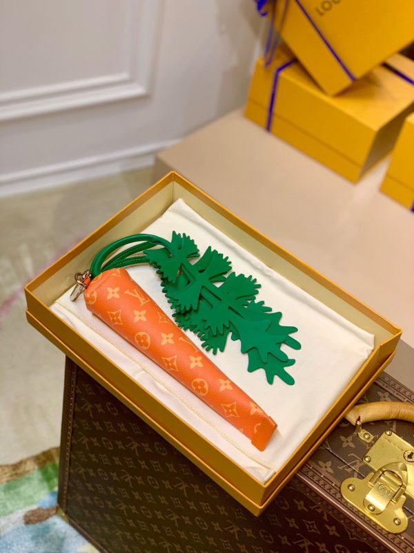 LOU CARROT POUCH