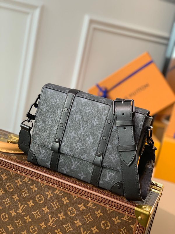 LOU TRUNK MESSENGER BAG