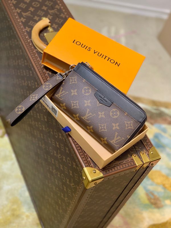 LOU ZIPPY DRAGONNE WALLET